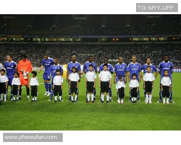 韩国足球明星加盟切尔西引发热议球迷期待新赛季精彩表现