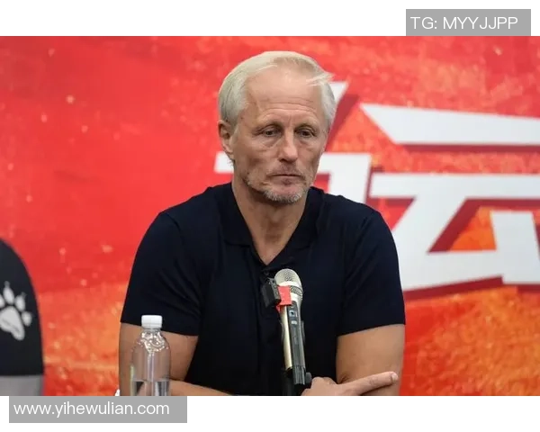 世界足球明星联队教练的战术智慧与球员培养之道探讨