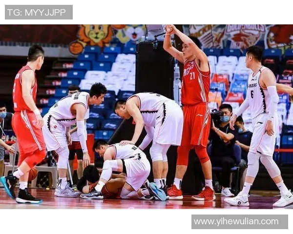 成都篮球队与深圳篮球队赛后复盘分析双方状态及表现亮点